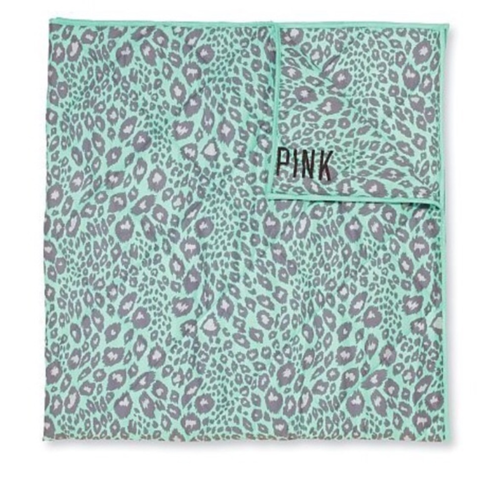 VS Pink mint green leopard comforter. Twin/Twin XL